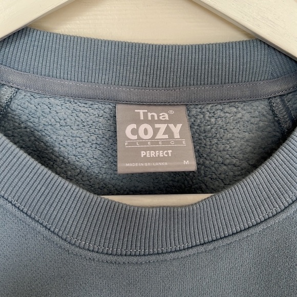 ♡ TNA Cozy Fleece Crop Sweatshirt - Picture 4 of 5